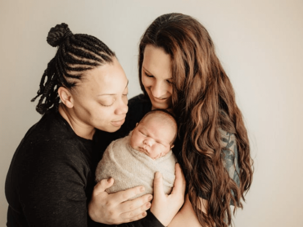 Couples de femmes et PMA : différences entre IAD, FIV et&nbsp;ROPA